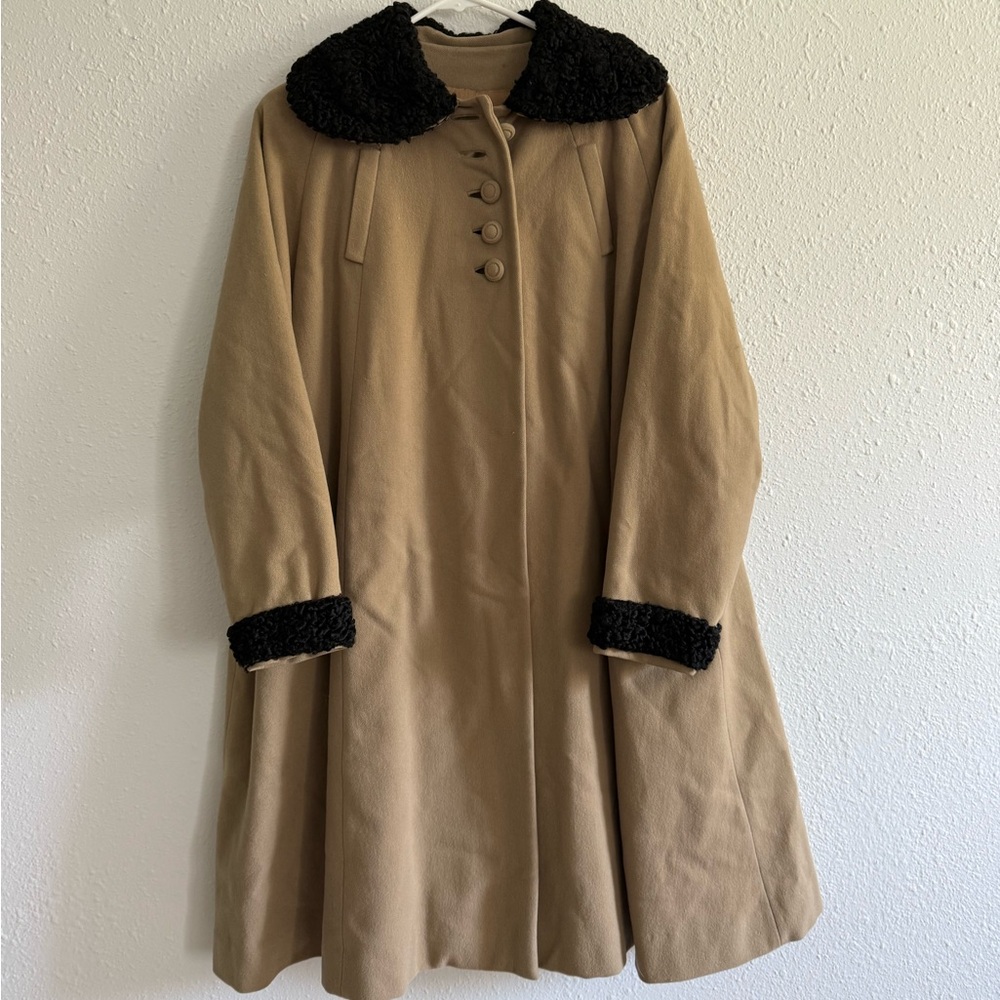 Vintage Elegant Tan Coat with Black Accents